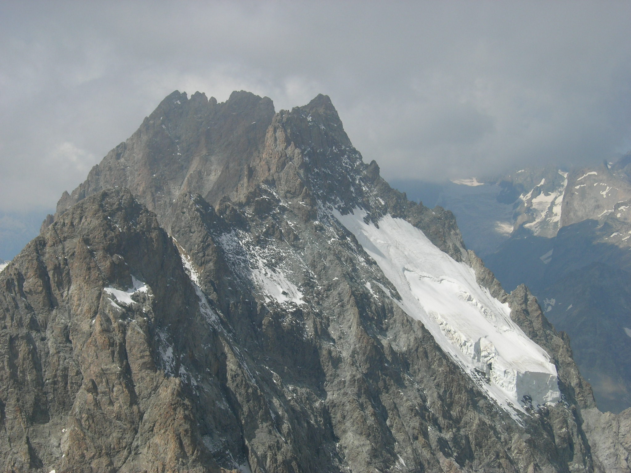 L'Ailefroide vue du sommet du Pic Sans Nom