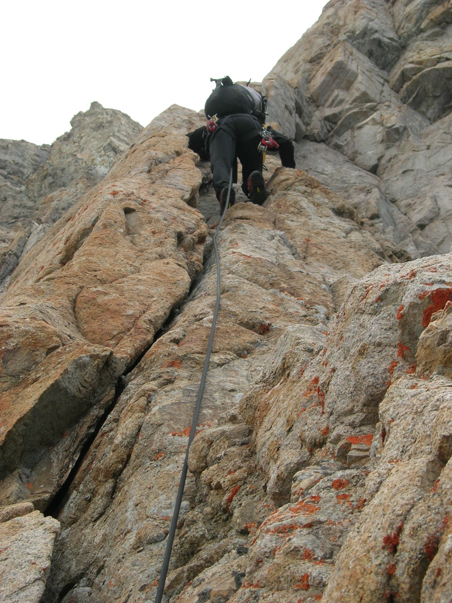 Dans les cannelures de la voie Kelle au Pic Sans Nom